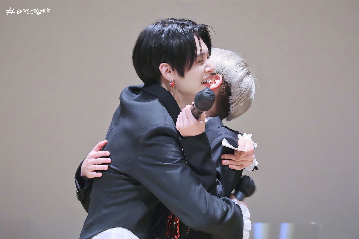 taejunhours's tweet image. omg more photos of the taejun hug 🥺
