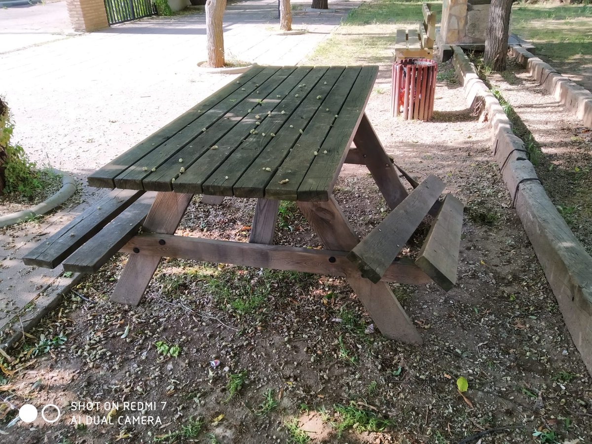 ACamporrobles's tweet photo. ⭕ COMUNICADO ALCALDÍA ACTOS VANDÁLICOS ⭕

👉🏼 En este caso concreto, se trata del destrozo de los bancos🪑 del Polideportivo y de ocupación de vivienda privada.
👉🏼 Desde esta Alcaldía se pide colaboración ciudadana para la concienciación contra el mal uso y los actos incívicos. https://t.co/JfQnjp9Ns4