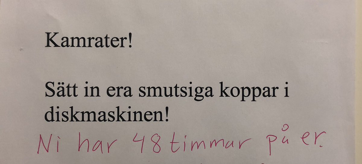 Avancerad internhumor på Vänsterpartiets kansli. Nu har det gått 47,5 timme.