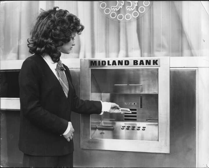 BeginsHistory's tweet photo. Cash dispensing machines were introduced in the UK in 1967, with Midland Bank offering the service from 1968.
Can you remember first using a 'hole in the wall'? Who could you #JustCall to share memories?
https://t.co/iR4B83IHtd
#HBAHTech #EndLoneliness
Pic: #HSBC Archives. https://t.co/qCPPoNIG0f