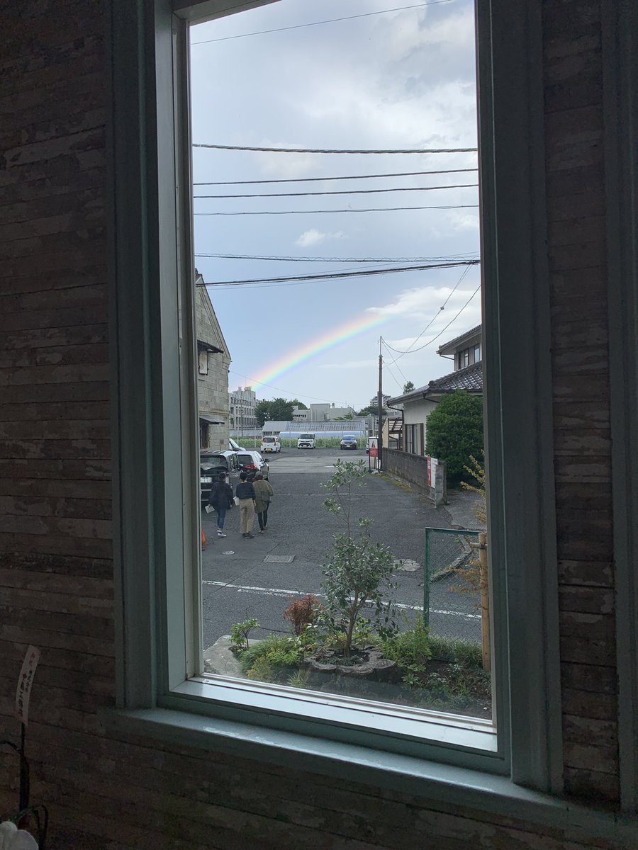 映画館シネマネコ！
窓から素敵な虹だよ！