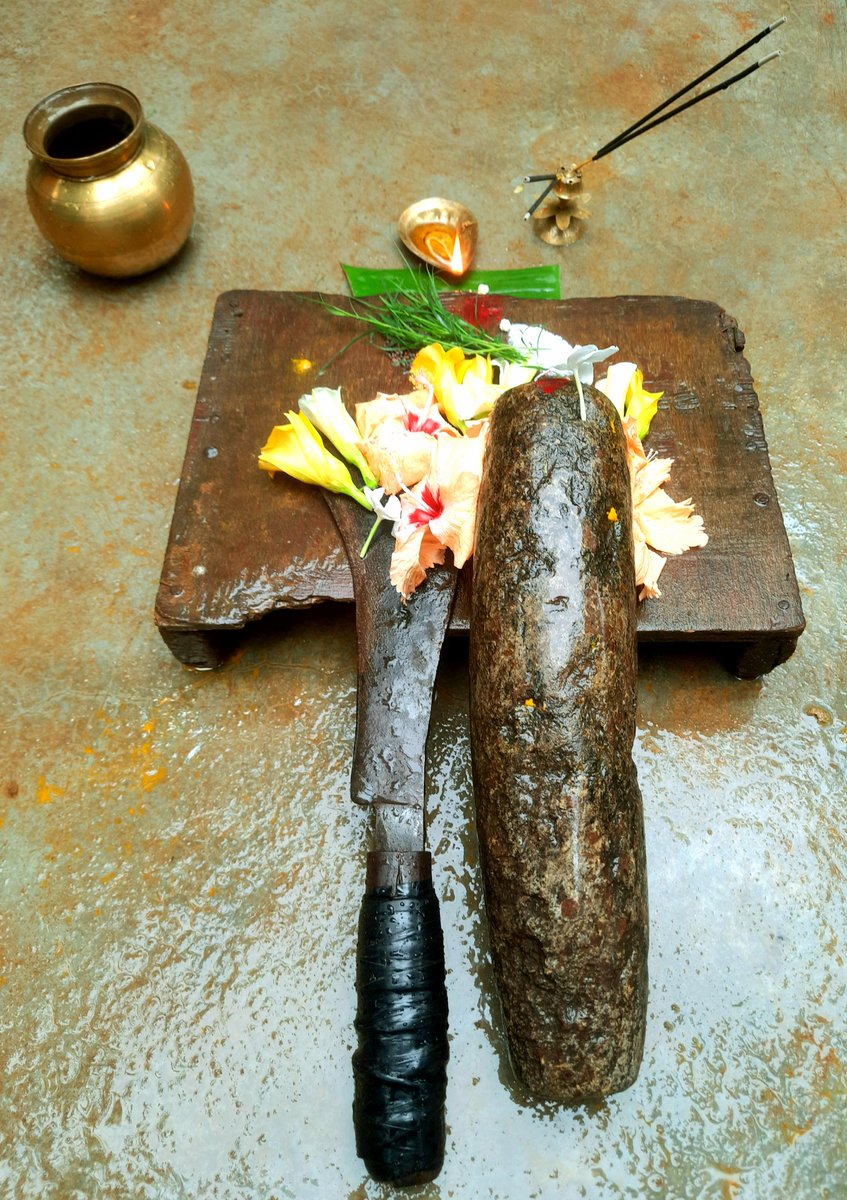SwagateekaM92's tweet photo. ବସୁମତୀ ସ୍ନାନ 🙏❤

One of many Odia rituals where mother earth is given a bath on the fourth day (Last day) of Raja Parba. 

#RajaParba #BasumatiSnana
#Odiaculture #Odisha https://t.co/EOCg8O2ums