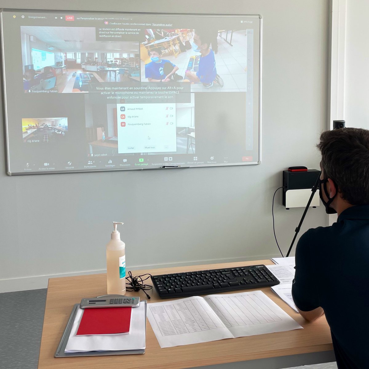 Easytis's tweet image. Finale du #VObot 2021! 
🎉🤖👍 c’est parti !
Les équipes sont en virtuel et en présentiel au @CollegeWeiss 

 #robotiqueeducative #robotique #steam #steameducation #innovation