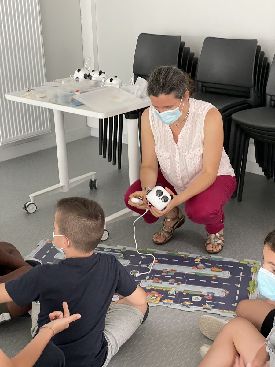 Easytis's tweet image. Finale du #VObot 2021! 
🎉🤖👍 c’est parti !
Les équipes sont en virtuel et en présentiel au @CollegeWeiss 

 #robotiqueeducative #robotique #steam #steameducation #innovation