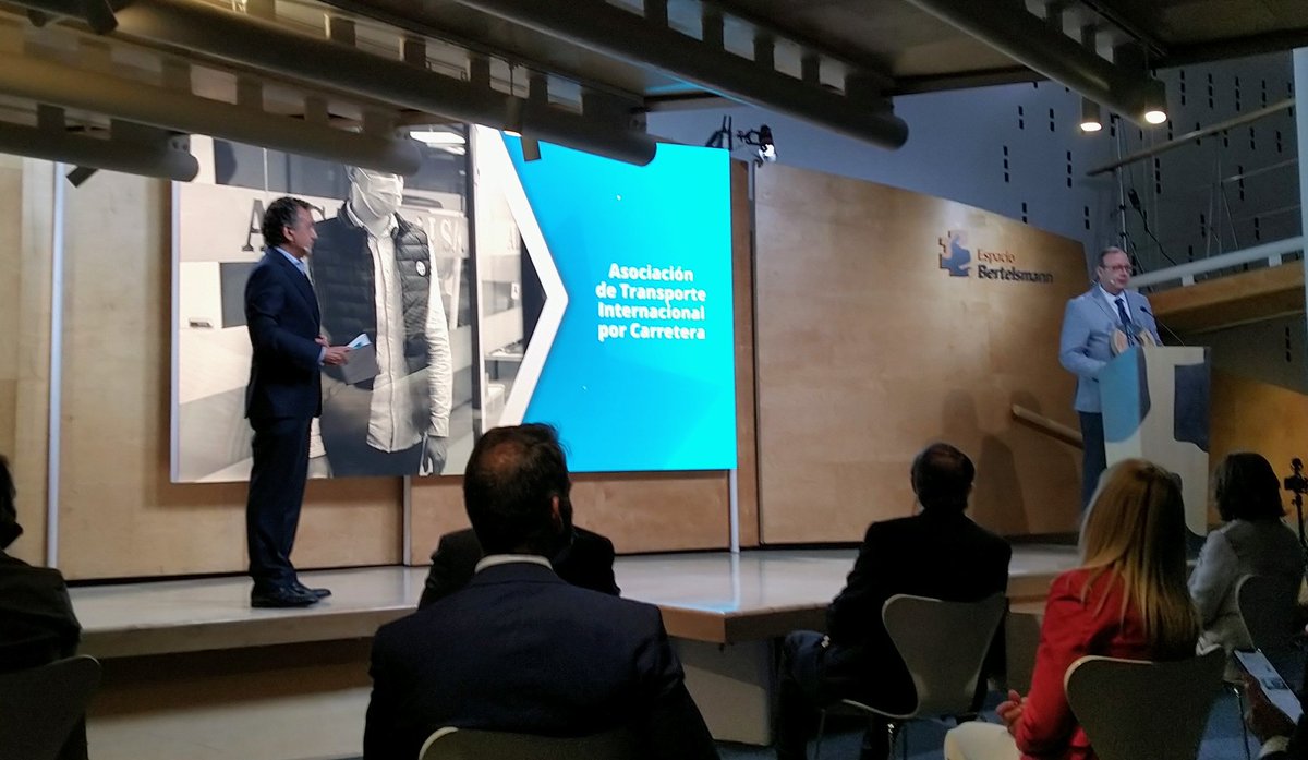 ricardo_glez_'s tweet image. Enhorabuena @astic1960 !!!!!👏🏻👏🏻👏🏻 La asociación ha recibido el #Premio @Alianzafpdual en la categoría de organizaciones, por el proyecto de #fpdual de #Transporte y #Logística en colaboración con @Alsa_autobuses @STEF_Espana @elcorteingles @dachser_news y el @iesClaraDelRey