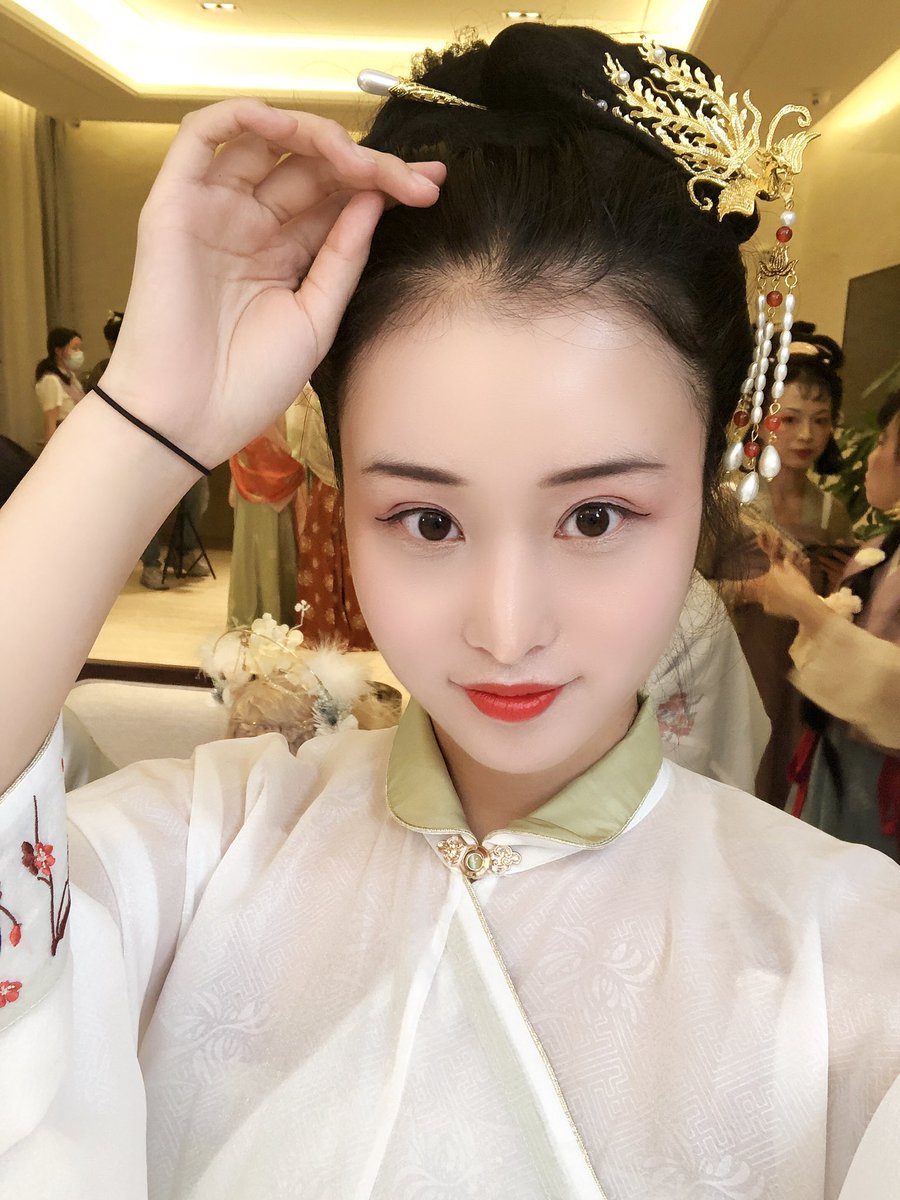 wenxi87582494's tweet photo. ~~ #汉服 #china #hanfu #hanfuculture #汉服文化 #漢服 #中国風 #culture #ancient #汉服日常 #traditional #hanfudaily #hanfugirl #ChineseCulture #photography #hanfustyle #chinesecostume #中华服饰 #汉服妆造 #明制汉服 https://t.co/2067pvPAtK