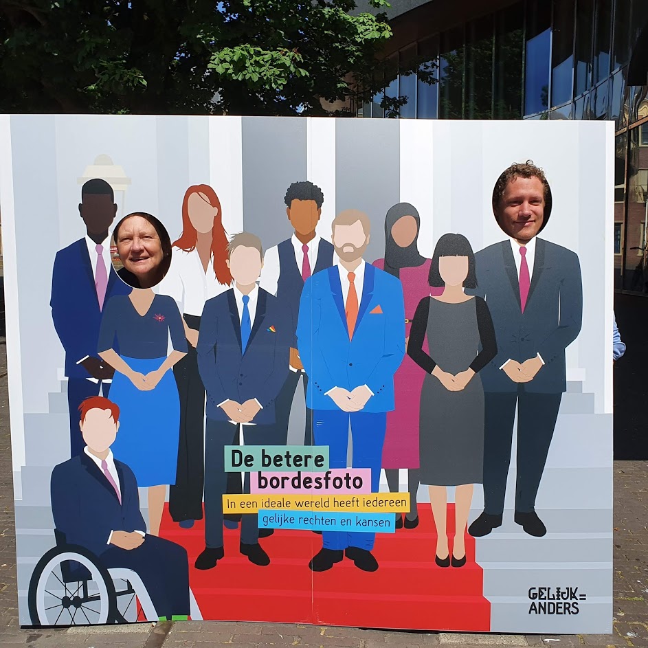 Korte terugblik op een geslaagde activiteit afgelopen dinsdag. Goede gesprekken over de campagne, leuke mensen, lekker weer en zelfs demissionair minister president Mark Rutte ging op de foto met onze inclusieve bordesfoto - gelijkisanders.nl

#GelijkIsAnders