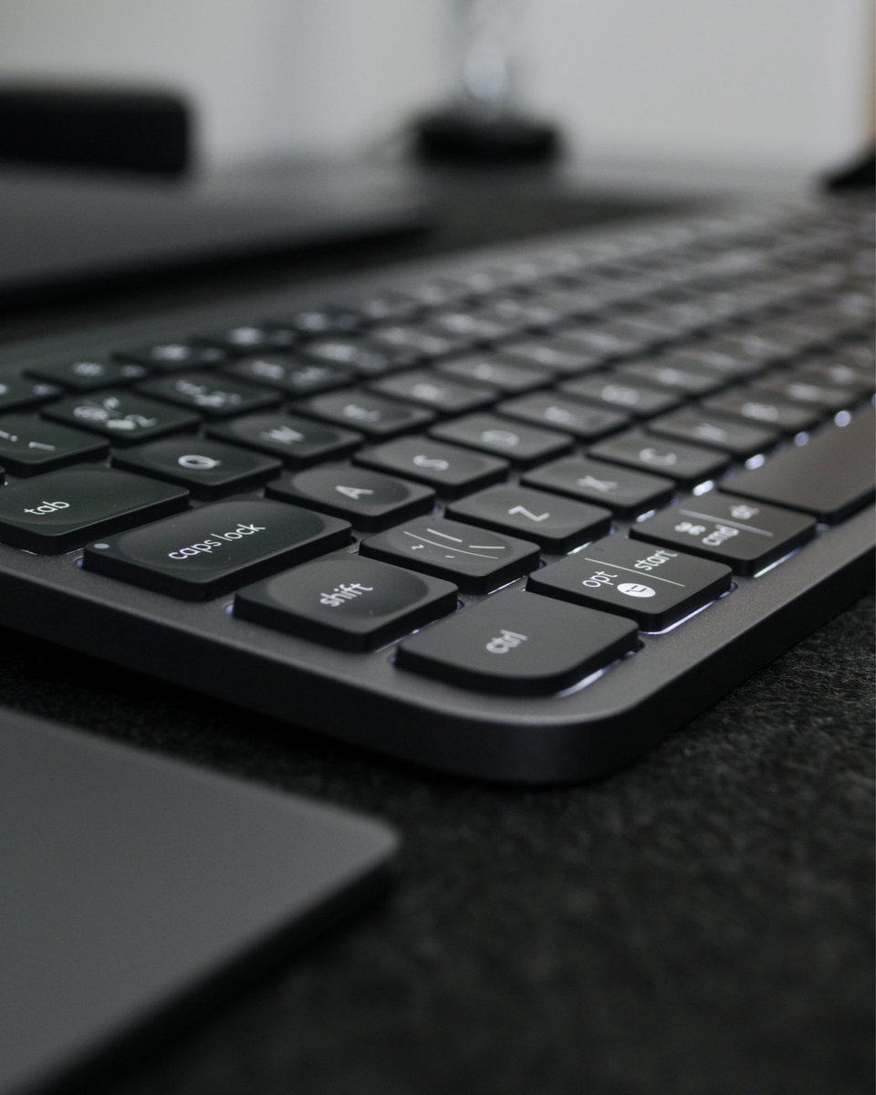 TheMstrBrothers's tweet photo. Is it weird to say we love a keyboard? Either way, it's true. Gonna do a 60-second review on it soon, and I have a feeling it's gonna be one of our highest MASTERatings.

__________
#themstrbrothers  #deskgoals #deskspace #deskinspiration #desktour #desksetups #deskaccessories https://t.co/FAlzyF2Hl9