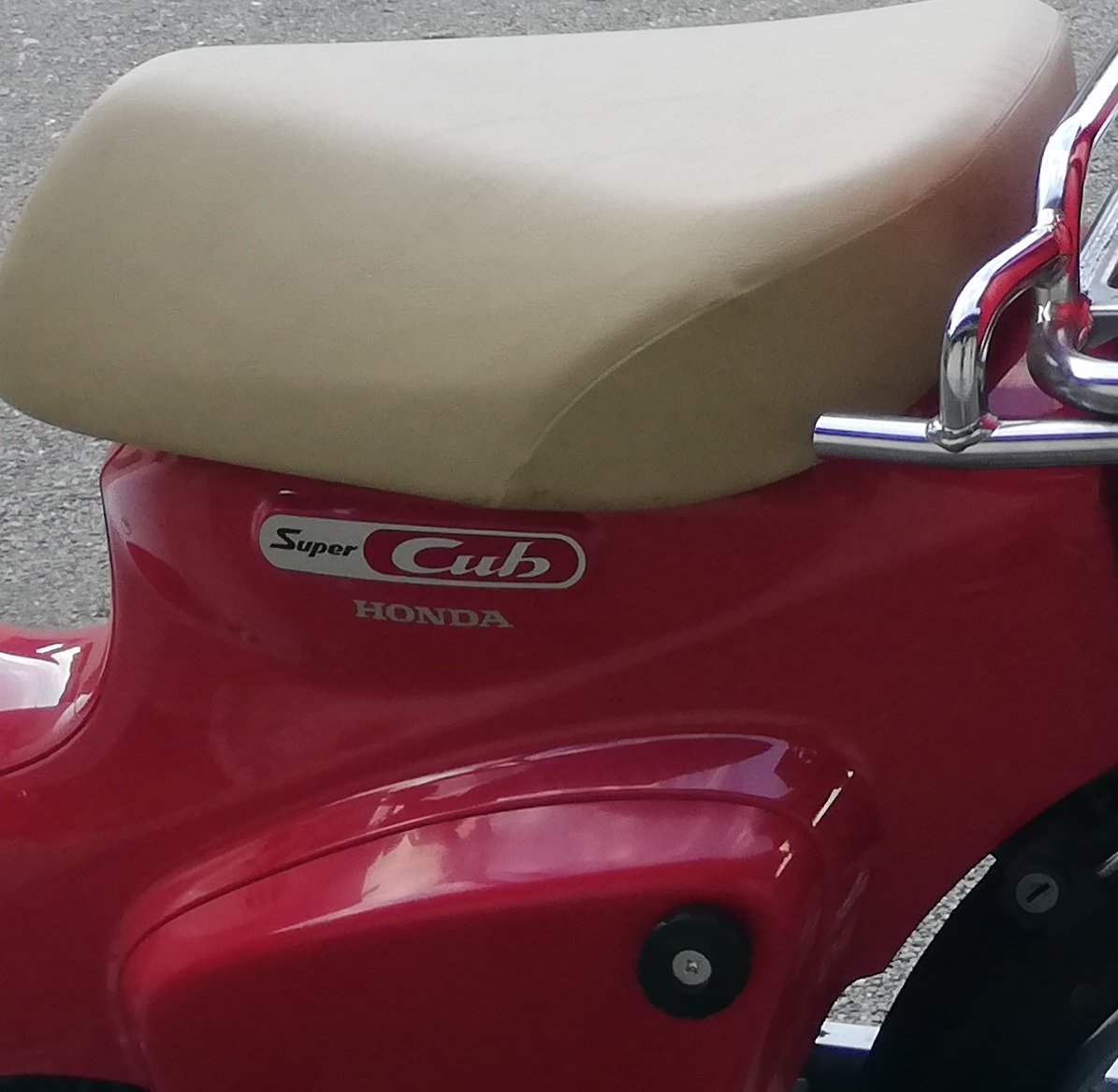 まさ 愛車のja43モドキほ外装は全て純正 車体がja42というハーフカブ 本物ja43 に無いものはスーパーカブ ロゴステッカーと年式のステッカーをmd90等の位置に貼ってあるくらい まさ 愛車のja43モドキほ外装は全て純正 車体がja42というハーフカブ 本物ja43 に無いものはスーパーカブ ロゴステッカーと年式のステッカーをmd90等の位置に貼ってあるくらい