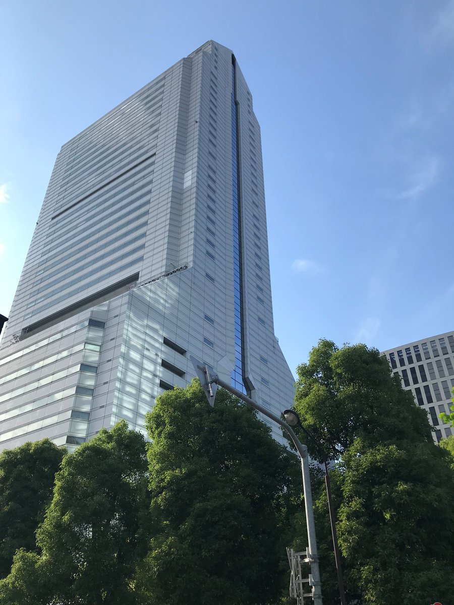 春の新作シューズ満載 日本電気NEC本社ビル ロケットビル スーパー
