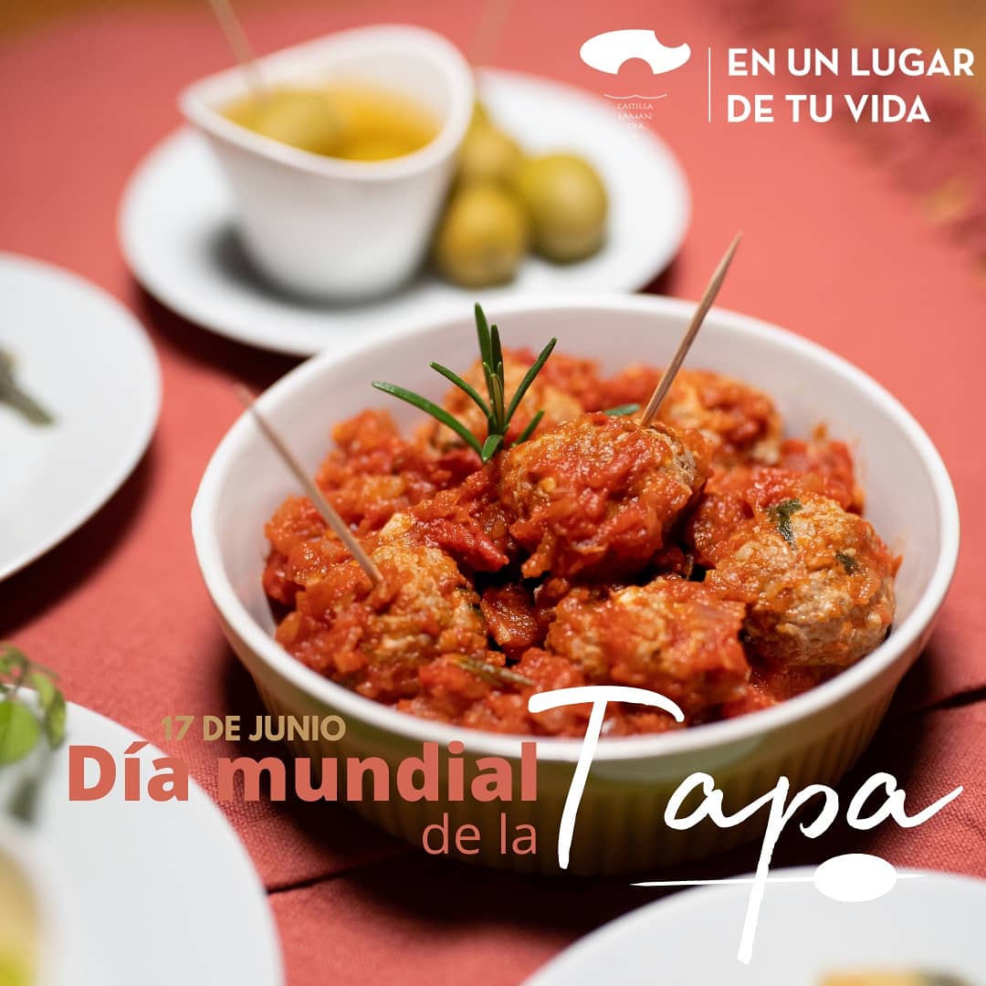 turismoclm's tweet photo. #DiaMundialDeLaTapa
#CastillaLaMancha

"ᴇʟ ᴘʟᴀᴄᴇʀ ᴅᴇ ᴛᴀᴘᴇᴀʀ ᴇɴ ᴄᴀsᴛɪʟʟᴀ-ʟᴀ ᴍᴀɴᴄʜᴀ"

Disfruta de nuestras rutas de tapas durante estos días en el siguiente enlace👇

https://t.co/cIRwmjB2L2 https://t.co/QSurcwYFRq