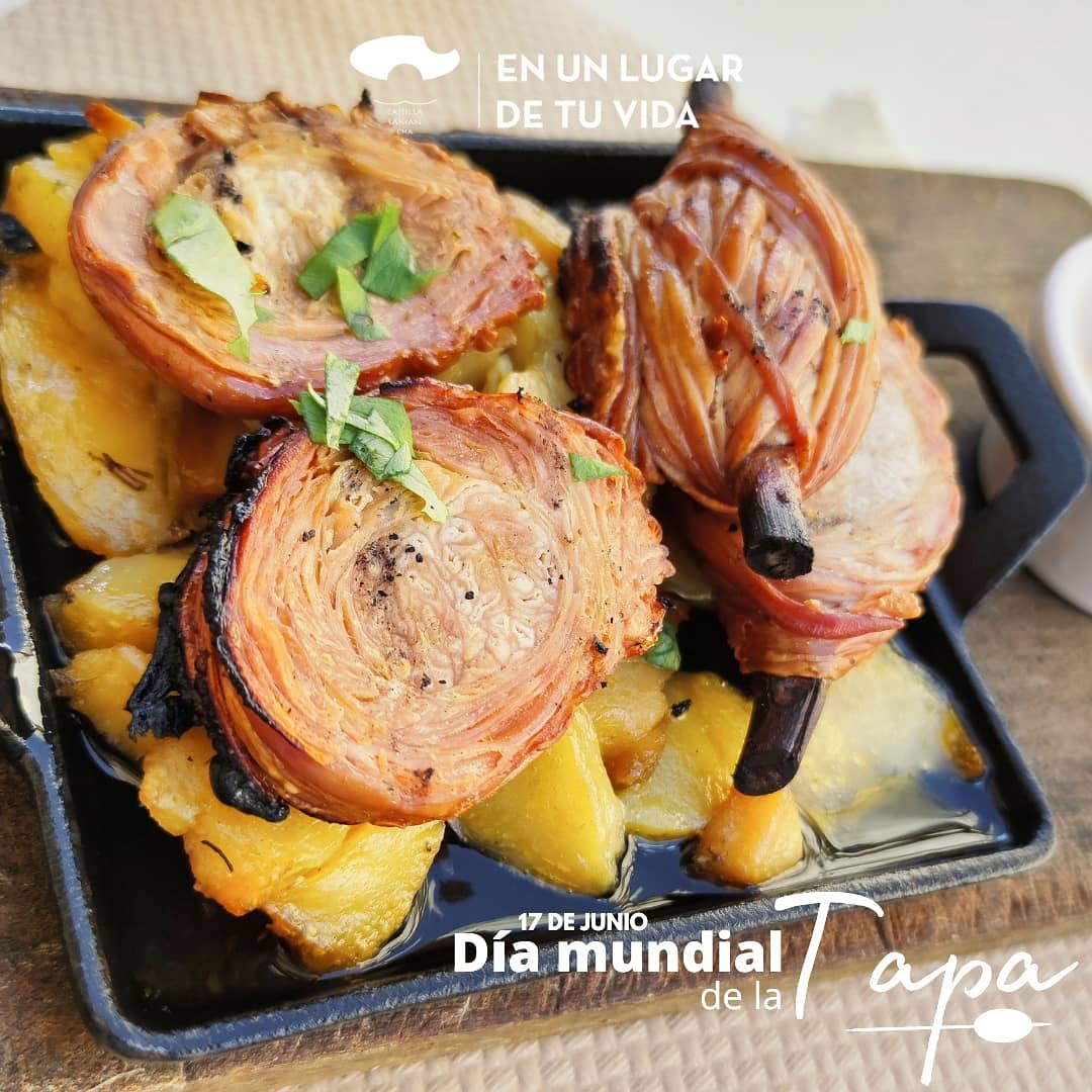 turismoclm's tweet photo. #DiaMundialDeLaTapa
#CastillaLaMancha

"ᴇʟ ᴘʟᴀᴄᴇʀ ᴅᴇ ᴛᴀᴘᴇᴀʀ ᴇɴ ᴄᴀsᴛɪʟʟᴀ-ʟᴀ ᴍᴀɴᴄʜᴀ"

Disfruta de nuestras rutas de tapas durante estos días en el siguiente enlace👇

https://t.co/cIRwmjB2L2 https://t.co/QSurcwYFRq