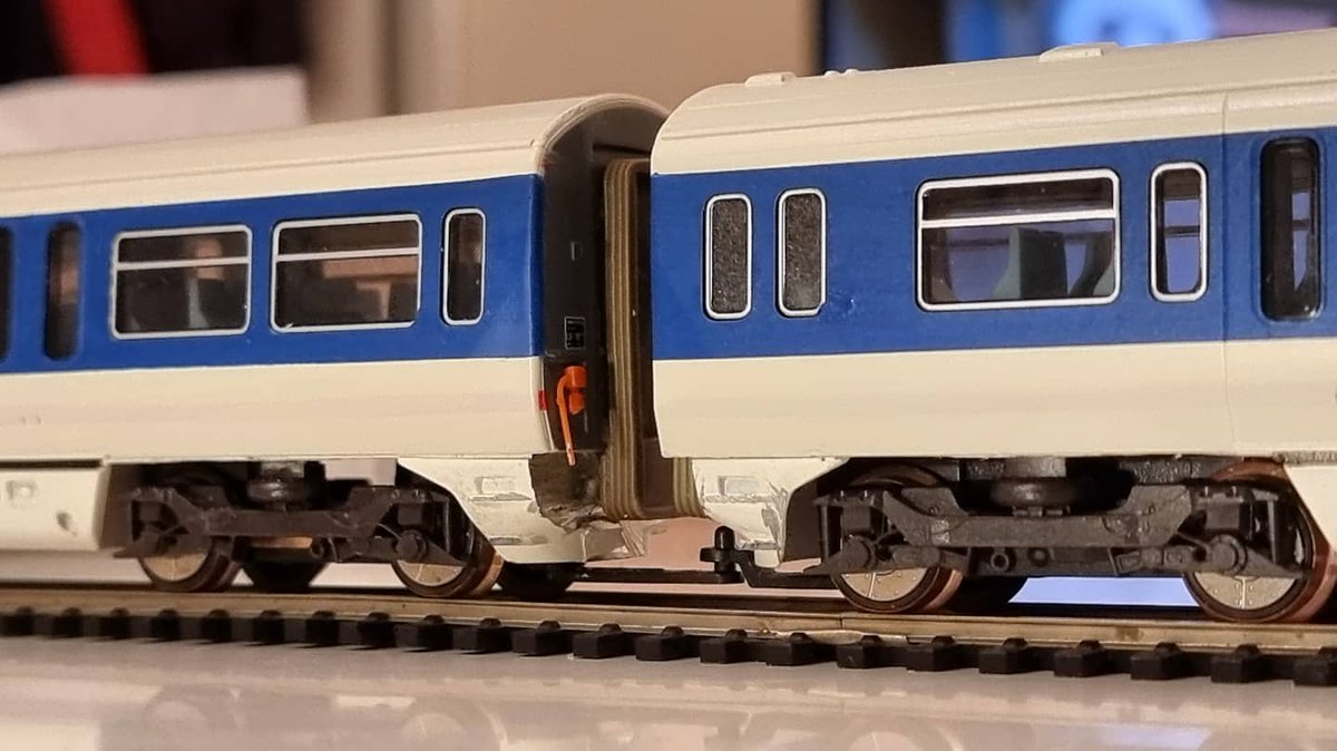 PdannyH's tweet image. #WhatsOnTheWorkbench - work continues on the #Class465 trailer cars. Almost ready to add the #NSE red stripes back on. Still need to rebuild the inner end chassis at the former valance end &amp;amp; repaint the two driving cars.
#NetworkSouthEast #TMRGUK #Networker #VariousMultipleUnits