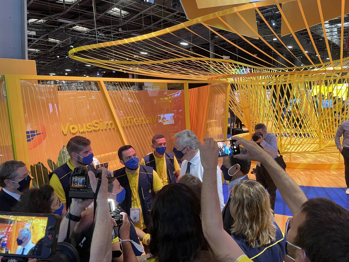 MousticStudio's tweet photo. Les équipes de #MousticStudio aux côtés des marques innovantes présentes à @VivaTech #VivaTechnology https://t.co/aWzwQIBshd