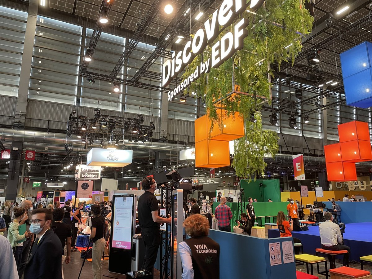 MousticStudio's tweet photo. Les équipes de #MousticStudio aux côtés des marques innovantes présentes à @VivaTech #VivaTechnology https://t.co/aWzwQIBshd