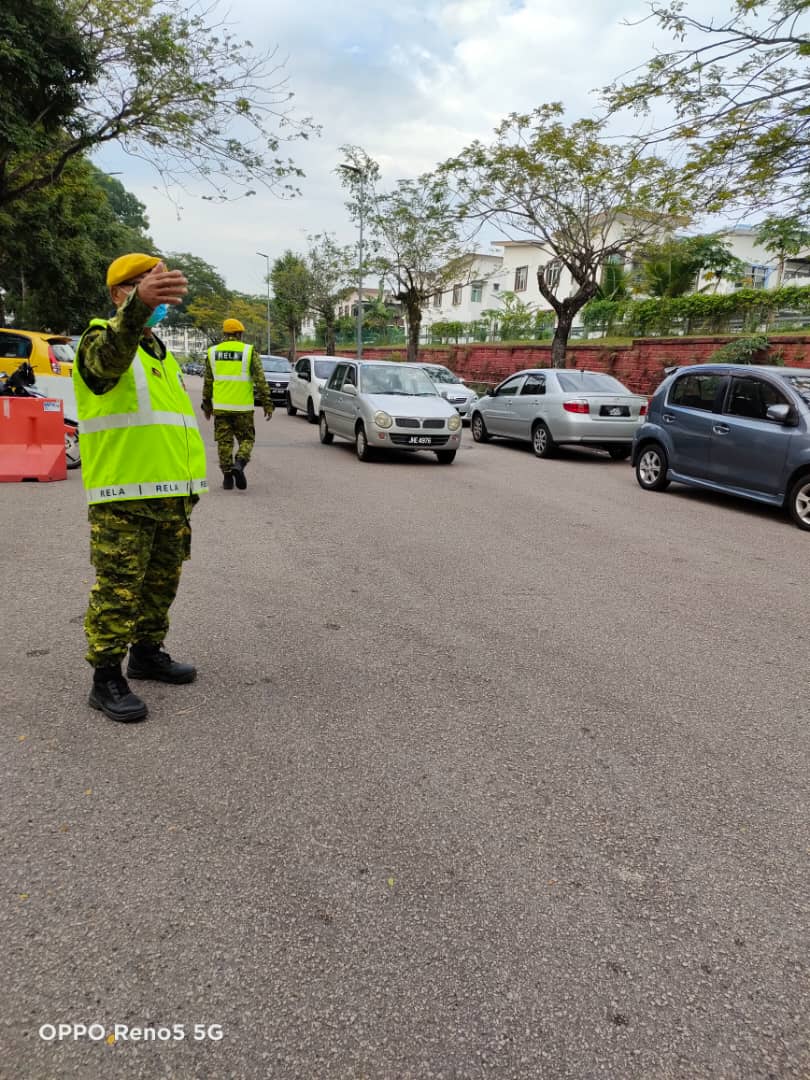 RELAkulai's tweet photo. 17 Jun 2021 (Khamis) 
PENUGASAN DI PUSAT PEMBERIAN VAKSIN (PPV)

#setiaberbakti
#DariRakyatBersamaRakyatUntukRakyat
#PatuhiSOP 

@yahyakgc @SazaliZin @msrz81 @KDNPUTRAJAYA @Hasni_Johor @mynadma 
@MKNJPM @relamalaysia @JPAMJohor  @japenjohor 

UMR Kulai | PT (U) Baizura https://t.co/Z3gfpI8OLm