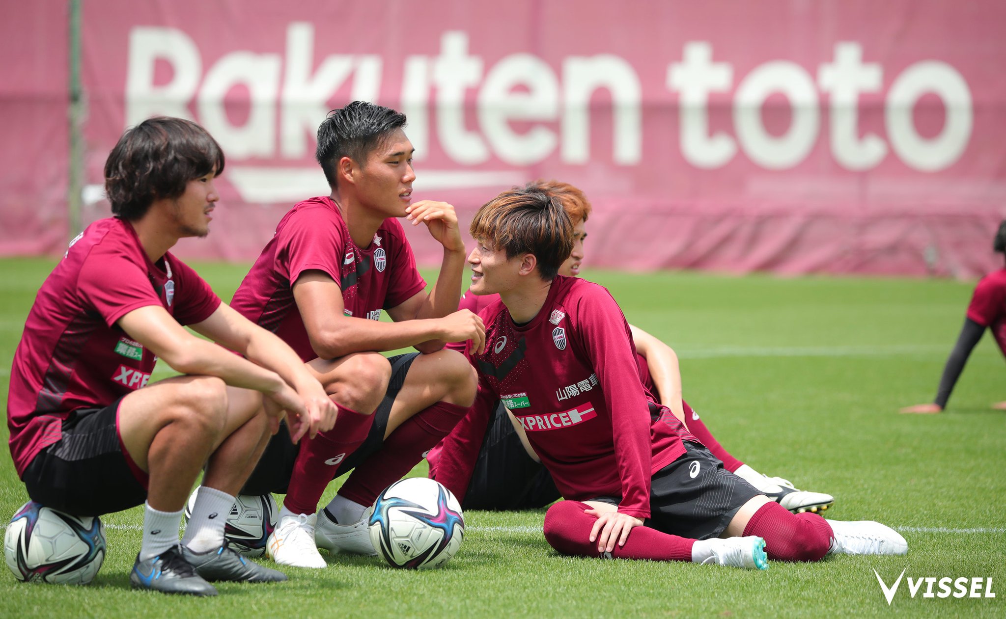 ヴィッセル神戸 古橋選手もヴィッセルの練習に復帰 週末のリーグ戦に向けて準備は始まっています Kyogo Furuhashi Is Back In Vissel Training Let S Prepare Well For The League This Weekend Visselkobe ヴィッセル神戸 T Co