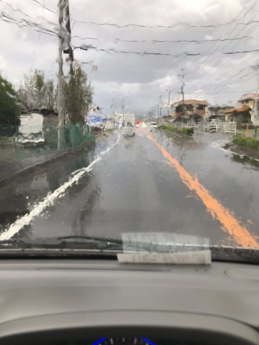 sh_rising's tweet photo. 仕事終わって今からオイル交換しようと思ったら急に雨やん🤯 https://t.co/ZKgUKFPwGU