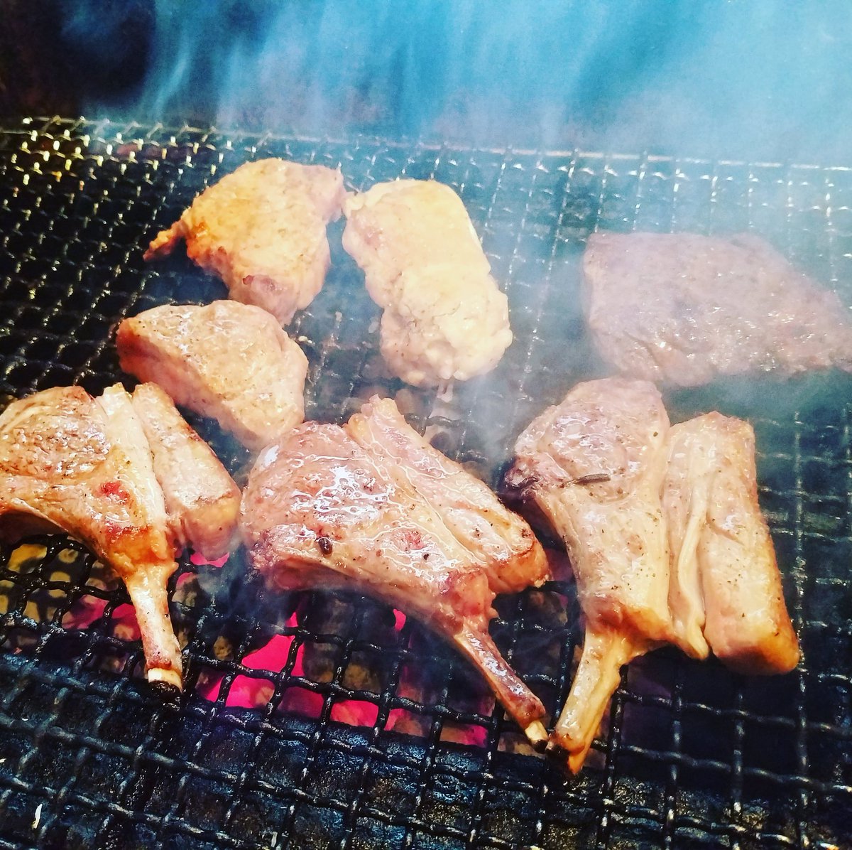 BAR_Amphora's tweet photo. 肉の炭火焼き🔥🔥🔥
#肉
#炭火焼き
#Lucaバル
#名駅グルメ https://t.co/naAozCiQnv