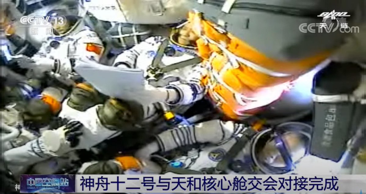 estelsiplanetes's tweet image. Aquí es pot seguir la maniobra d'acoblament de la nau xinesa amb 3 astronautes al mòdul principal de la futura estació orbital de la Xina:
youtube.com/watch?v=cXJYIb…