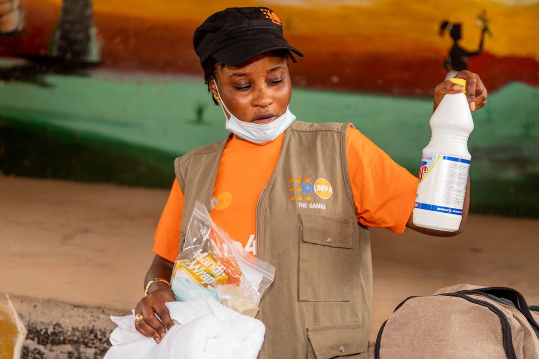 JabbiMata's tweet photo. Majority of girls suffer unhealthy period management practices due to lack of knowledge and products.
@UNFPATheGambia has been distributing Dignity Kits to schoolgirls who were trained on MHHM. The kits contain basic sanitary products that every girl must have to thrive.#Iam4Zero https://t.co/q9BAli6Fve