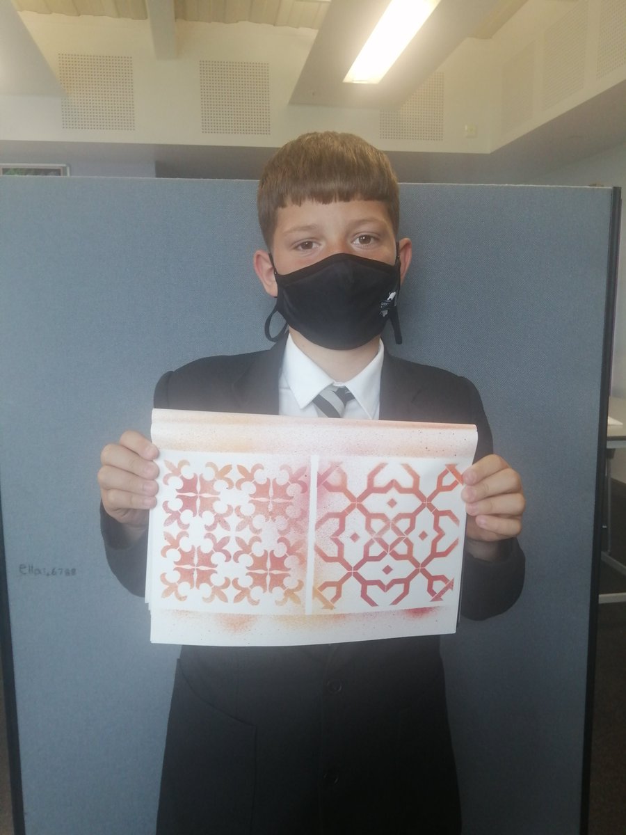 Llanwern_art's tweet photo. Super spray painting with @Llanwern_art @Llanwern_High year 7 pupils!! https://t.co/TCFYHQMON6