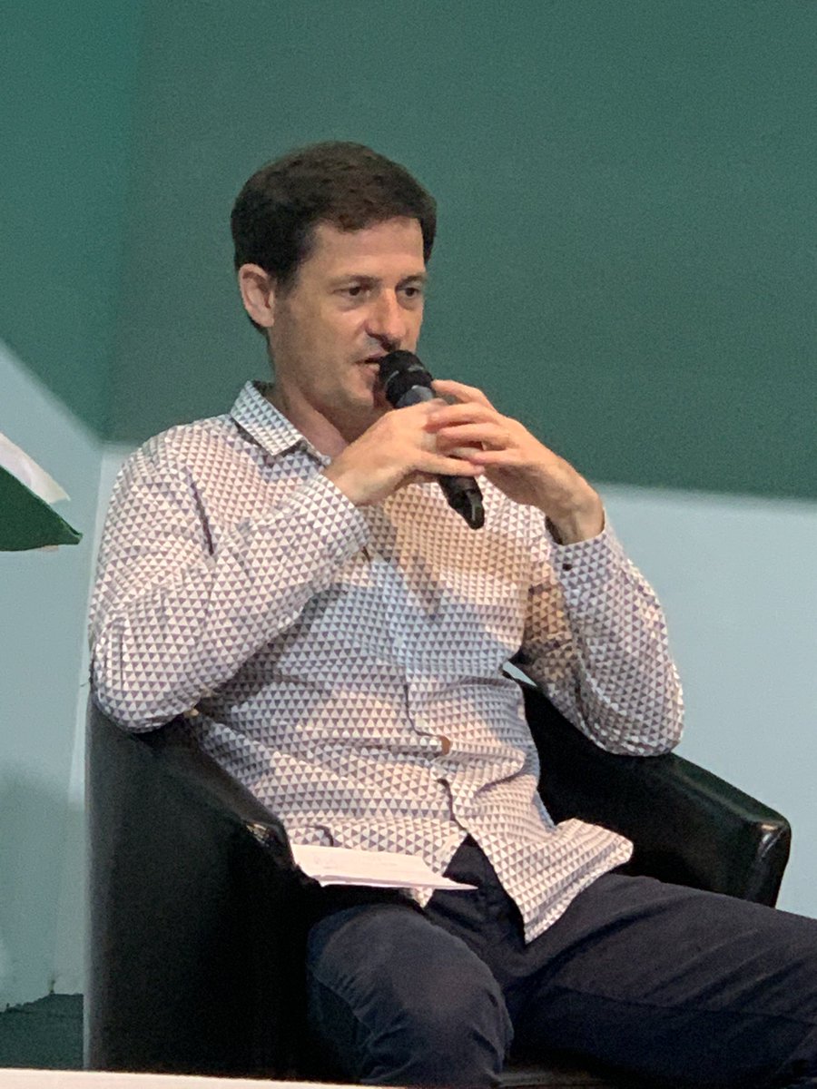 #avenirensemble <a href="/jerlr/">Jerome LE ROY</a> : on encourage les gens à venir apporter leurs talents à l’#agriculture. La <a href="/FermeDigitale/">La Ferme Digitale</a> c’est 56 entreprises 800 salariés et 50 000 personnes qui utilisent une de leurs appli au quotidien . <a href="/Herve_Pillaud/">PILLAUD Hervé</a> <a href="/SAFThinkTank/">Agridées</a>