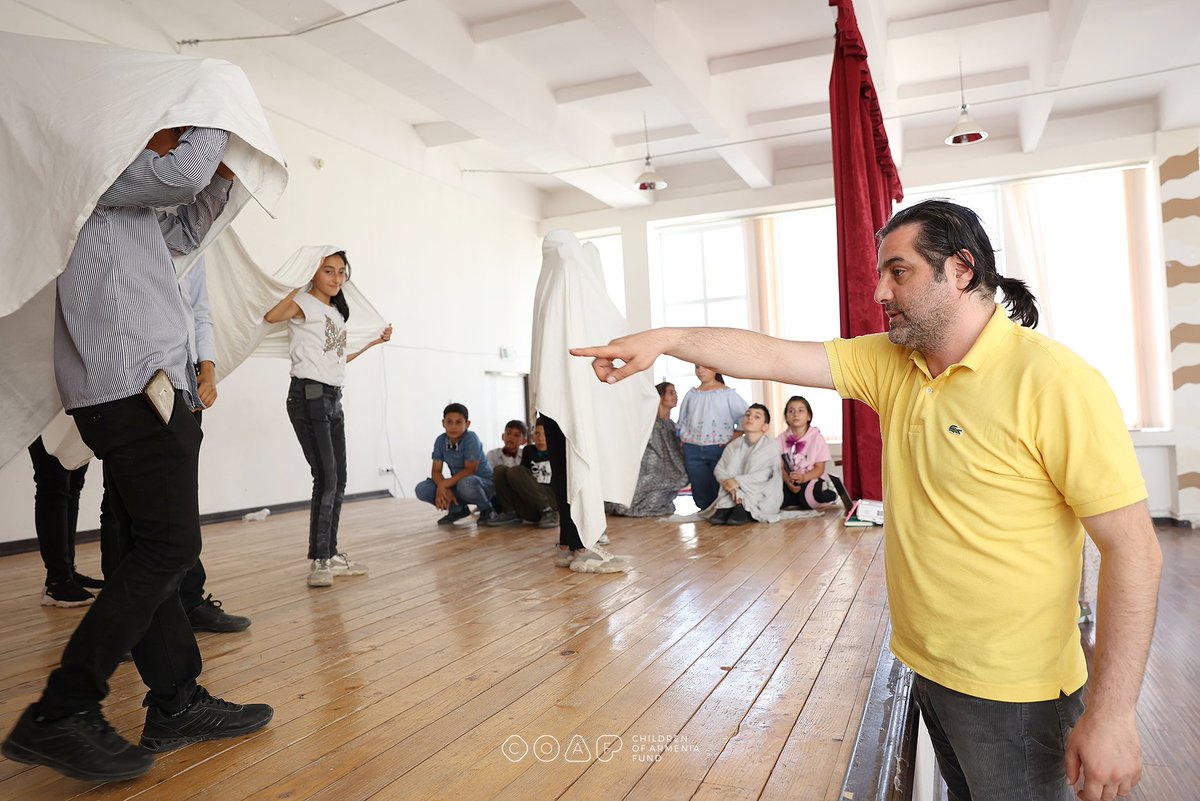 coafkids's tweet photo. When the roads of young amateur actors intersect with the well-known actor of Hamazgayin State Theatre Varsham Gevorgyan, it results in yet another engaging master class for COAFians taking our Drama Therapy program in Myasnikyan village✨. #SMARTConnects https://t.co/O2Xs97oCJh