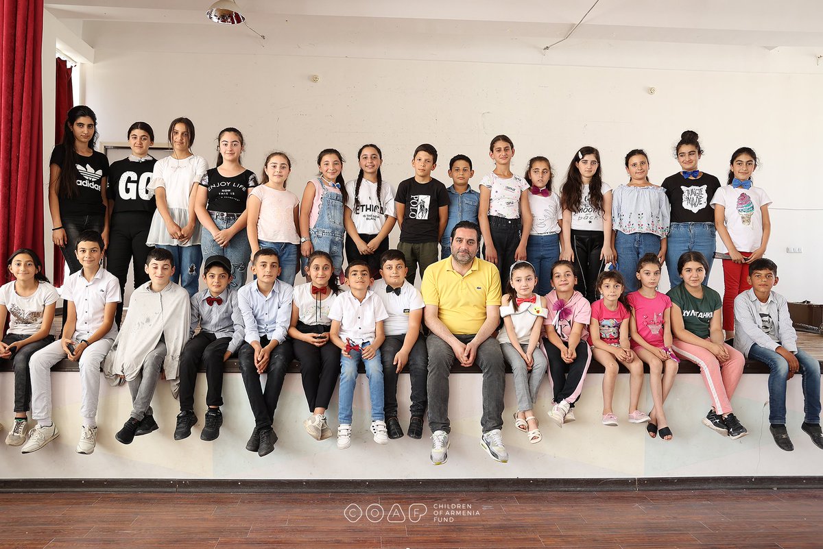 coafkids's tweet photo. When the roads of young amateur actors intersect with the well-known actor of Hamazgayin State Theatre Varsham Gevorgyan, it results in yet another engaging master class for COAFians taking our Drama Therapy program in Myasnikyan village✨. #SMARTConnects https://t.co/O2Xs97oCJh