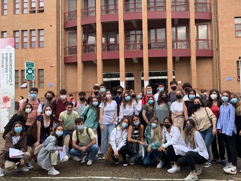 Salesianas_SV's tweet photo. 2 bachillerato se enfrenta a su último dia de la PEvAU
#salesianassanvicente
#laalegriadecrecerjuntos
#mariaauxiliadora #bachilleratosalesianas #proyectojobs https://t.co/rYfl2iTR8e