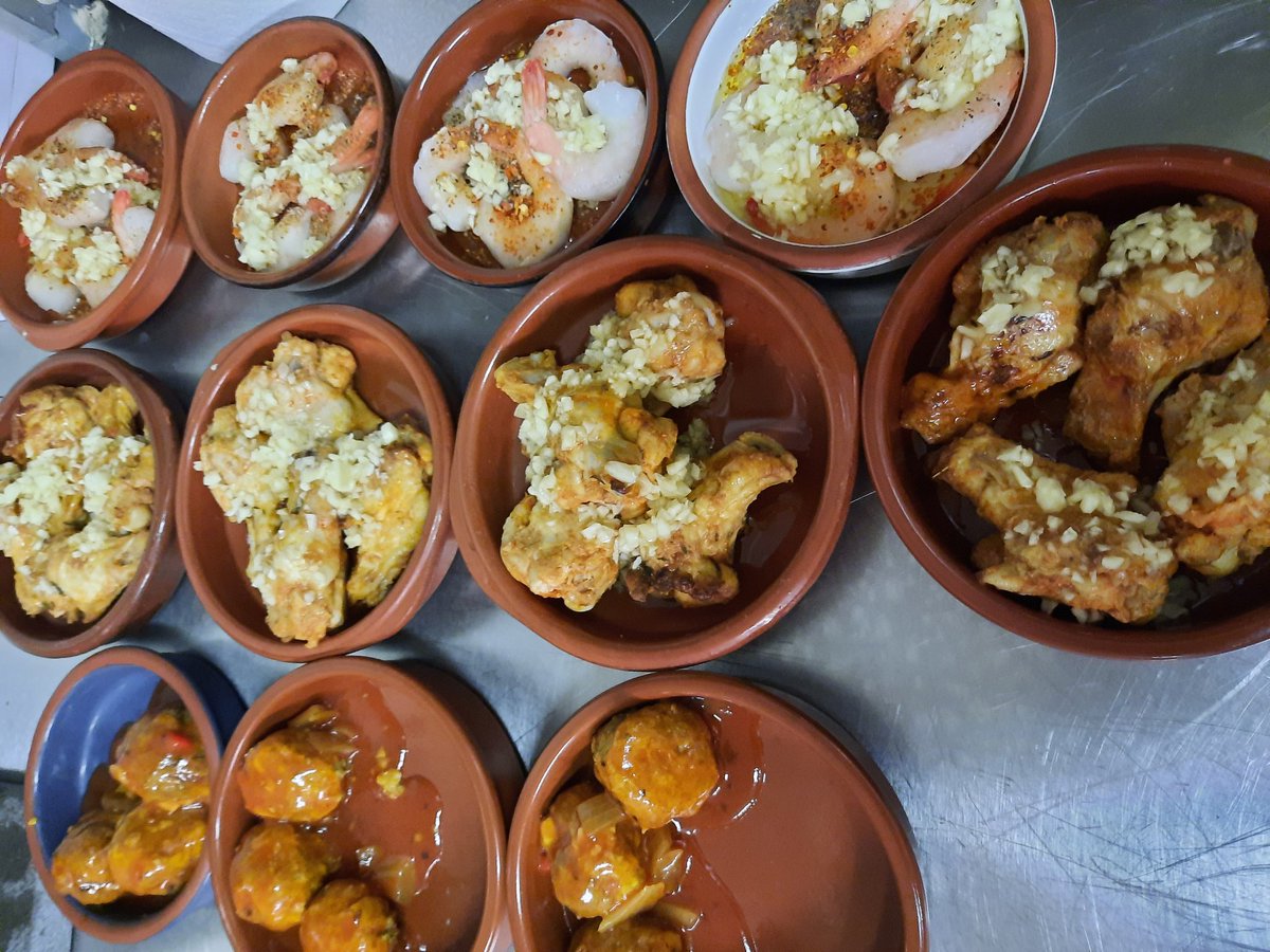 AlmereEl's tweet image. Heerlijke tapas, Spaanse muziek, ambiance ten top. Kom langs bij Tapasbar El Mundo almere en ervaar het zelf!
#tapas #cocktails #steaks #almerehaven #verruiminghorecatijden #gezelligheid #airco #wijzijnenthousiast #horeca