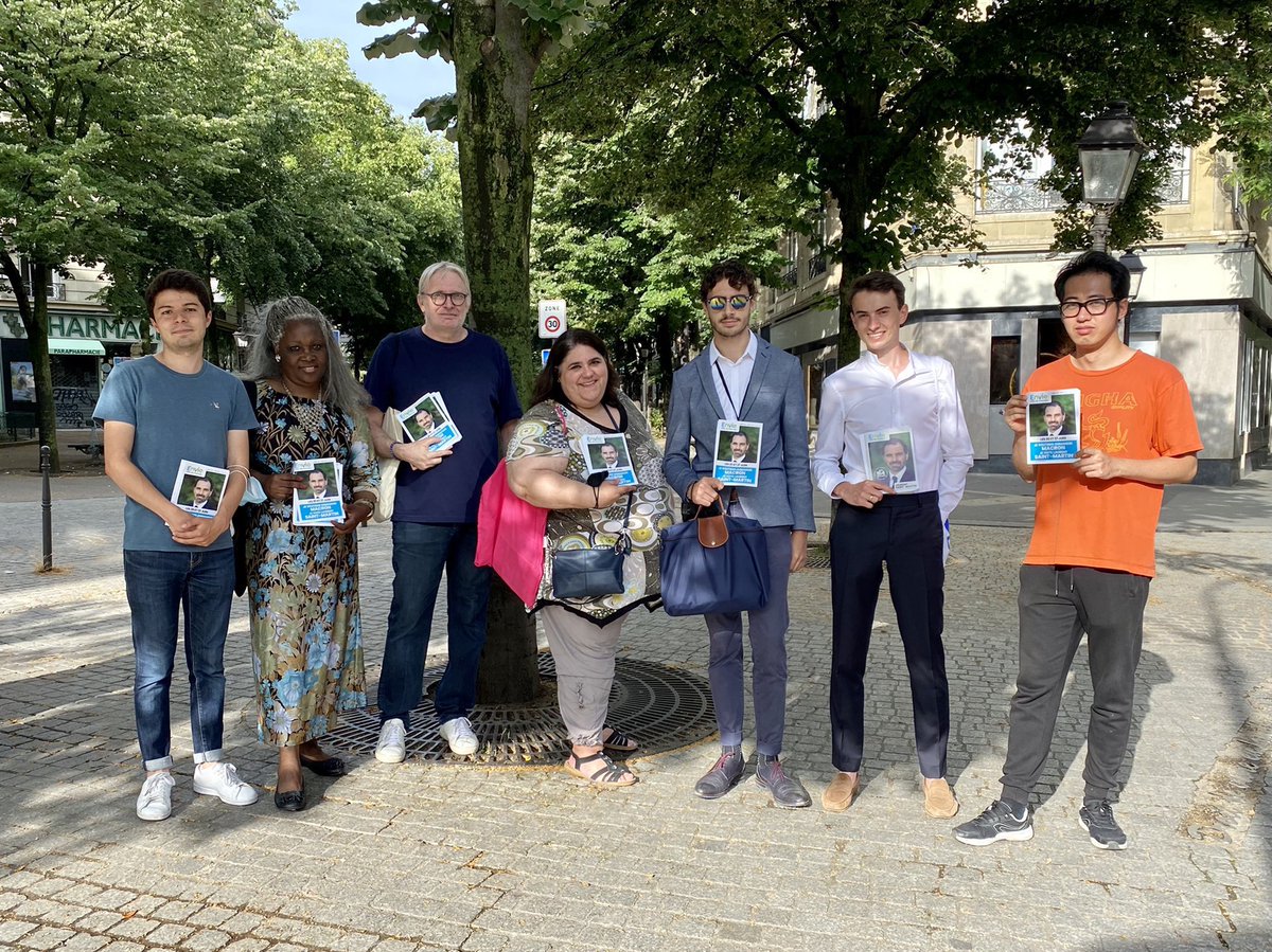 AudreyLive14's tweet image. À Pernety avec @maudgatel @Gael_Nko et Christine 

À Delambre avec @Matt_Brs @nmansier et Christine 

Place des droits de l’enfant, avec les @JeunesMacron75 @LoanNguyen75 @thierryfroment @jekollonkothbis 

ce matin 

Nous étions mobilisés pour donner @Envie_IDF 
avec @LauStmartin