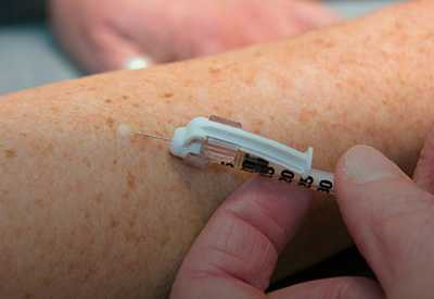 Initial #LUMC studies on skin vaccines with #Moderna for #COVID-19 have shown promising results: with one-tenth of the dose used for intramuscular #vaccinations, sufficient antibodies were generated in all participants. Read more about it: bit.ly/3cN8qqD. <a href="/LUMC_Leiden/">LUMC Leiden</a>