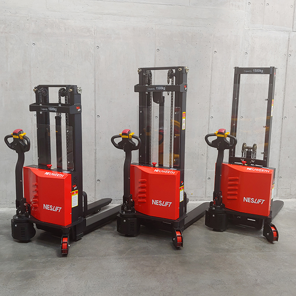 CHF 4'000.-
Gerbeur électrique compact, charge max. 1'500kg
Modèles neufs en liquidation, avec 4 mâts à choix :
- 1,6m (2 pces)
- 2,5m (6 pces)
- 3,0m (5 pces)
- 3,3m (5 pces)
Prix ht, hors frais de livraison.
Dans la limite du stock disponible 
Commandez sur notre shop online.