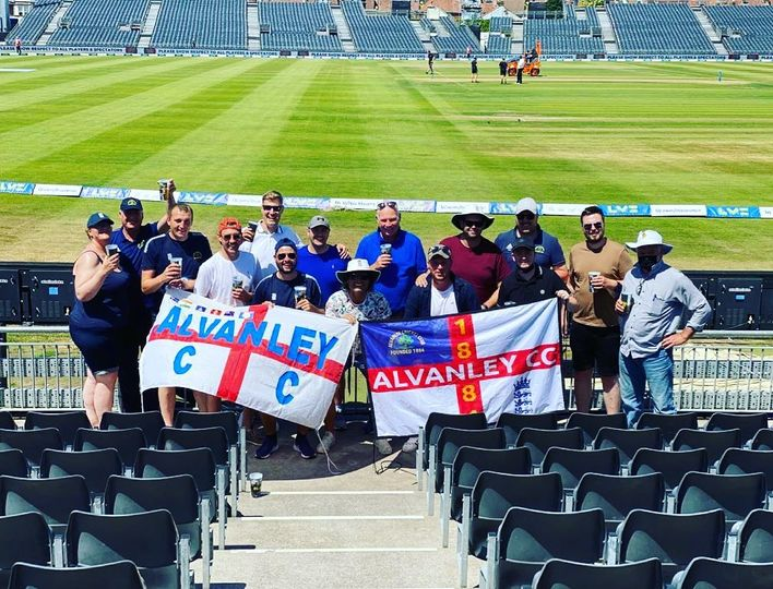 TheBarmyArmy's tweet photo. Things you love to see - Barmy Army on the ground at the Test Match 😍

📸 @AlvanleyCC

#ENGvIND https://t.co/qQztcs3F4E