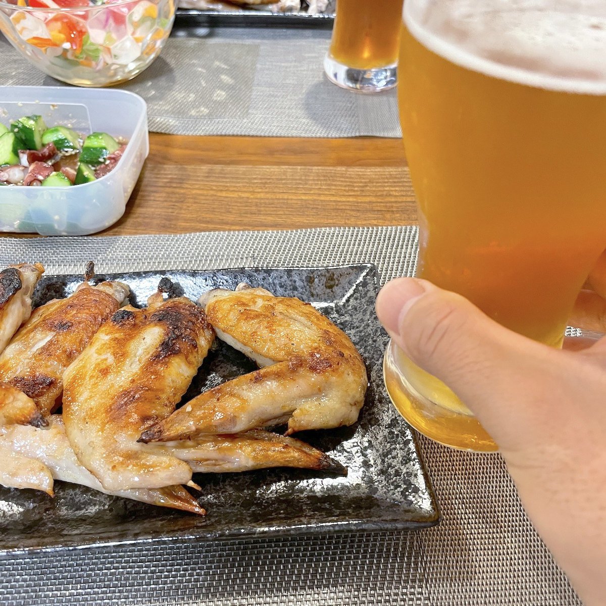 BuzzFeedJapan's tweet photo. 【激うま】岩手で作られる「日本一のクラフトラガービール」美味しすぎて毎日飲みたい https://t.co/dRljZNUbn2

ビール好きの皆さんにベアレンクラシックをおすすめしたい。
「世界に伝えたい日本のクラフトビール」コンテストで最高賞を2度も獲得した、まさに世界基準の逸品です。 https://t.co/9uKVw8fal5