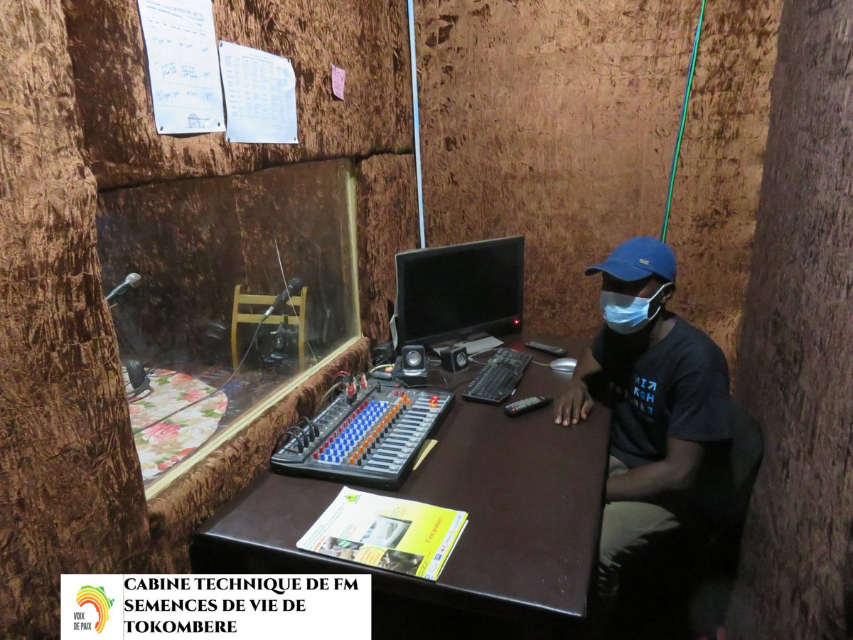 EqualAccessCmr's tweet photo. #VoixDePaix a réhabilité le studio et la cabine technique de @radiodemsafm et @radioSemencesdevie. Cet appui permettra à ces radios communautaires, d’accroître leurs capacités à lutter contre l'Extrémisme Violent en metant en pratique les acquis des formations et appuis matériels https://t.co/a4hiO8vZoM