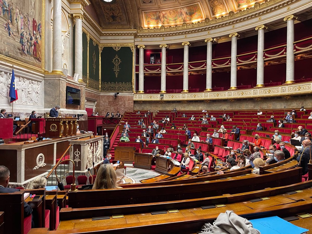 dupontaignan's tweet photo. À l’Assemblée pour défendre les personnes en situation de handicap ! 
Les députés avaient l’occasion de voter l’individualisation de l’AAH mais la macronie s’y refuse. 
Jusqu’à quand les personnes handicapées auront-elles à choisir entre vie de couple et indépendance financière ? https://t.co/gkhMDMOV3w