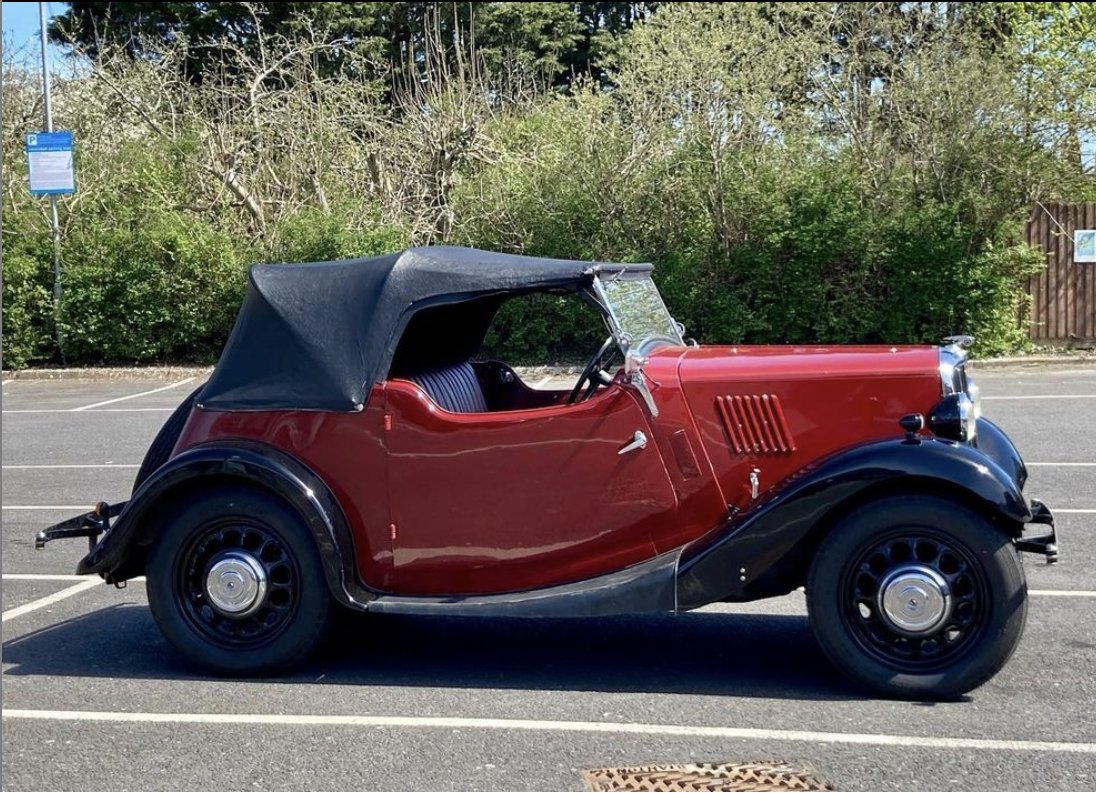 classiccarbuye2's tweet photo. The Morris Eight is a small family car produced by Morris Motors from 1935 to 1948. It was inspired by the sales popularity of the Ford Model Y, styling of which the Eight closely followed. (@wikipedia)

#morris #britishclassiccar #classiccar #britishcars #morriseight https://t.co/DRGyEYWAef