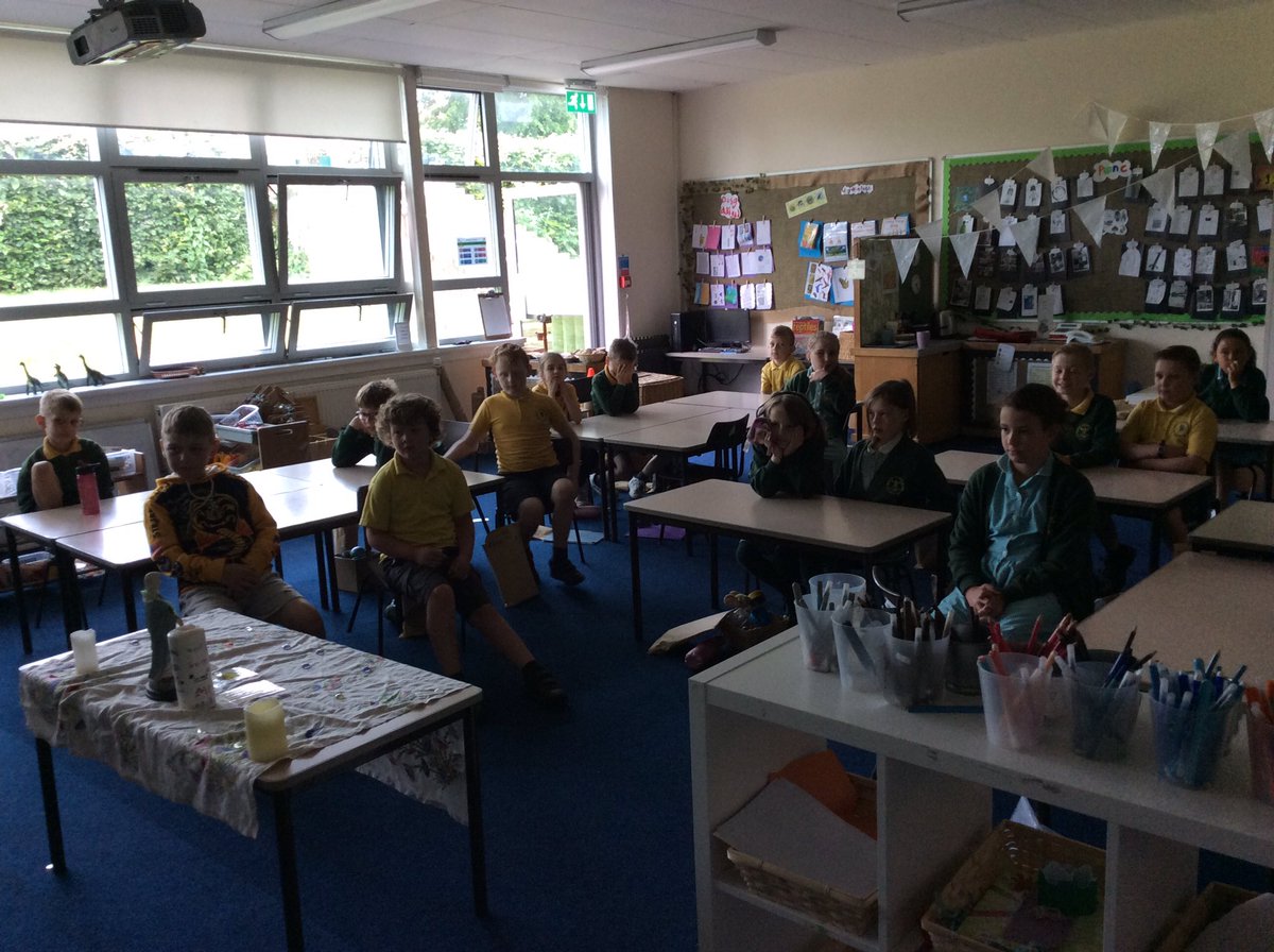 StMarysRCSch's tweet photo. Dosbarth Tri class worship. A beautiful act of worship, very proud #FamilySMR #GratefulAndGenerous #SMRY3 https://t.co/IDsQI0kyHu
