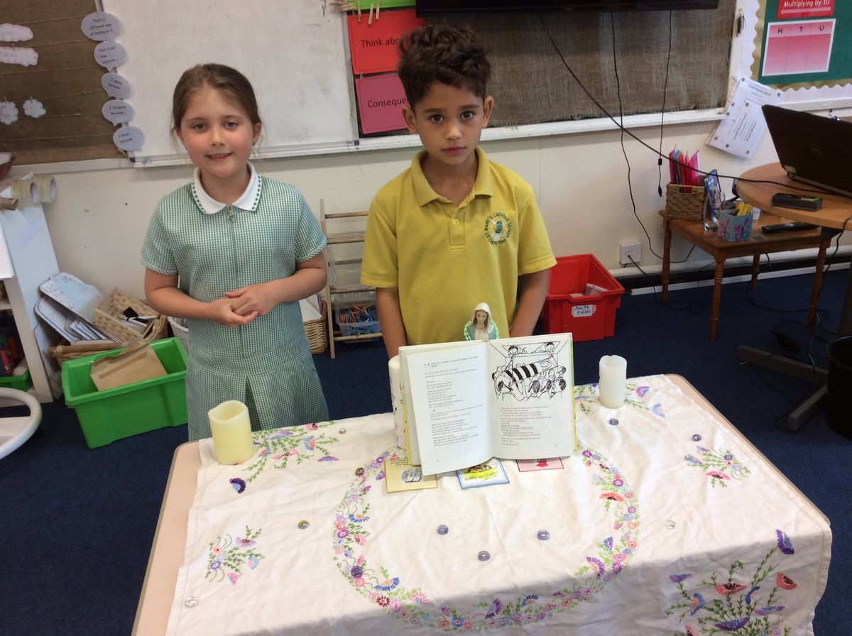 StMarysRCSch's tweet photo. Dosbarth Tri class worship. A beautiful act of worship, very proud #FamilySMR #GratefulAndGenerous #SMRY3 https://t.co/IDsQI0kyHu