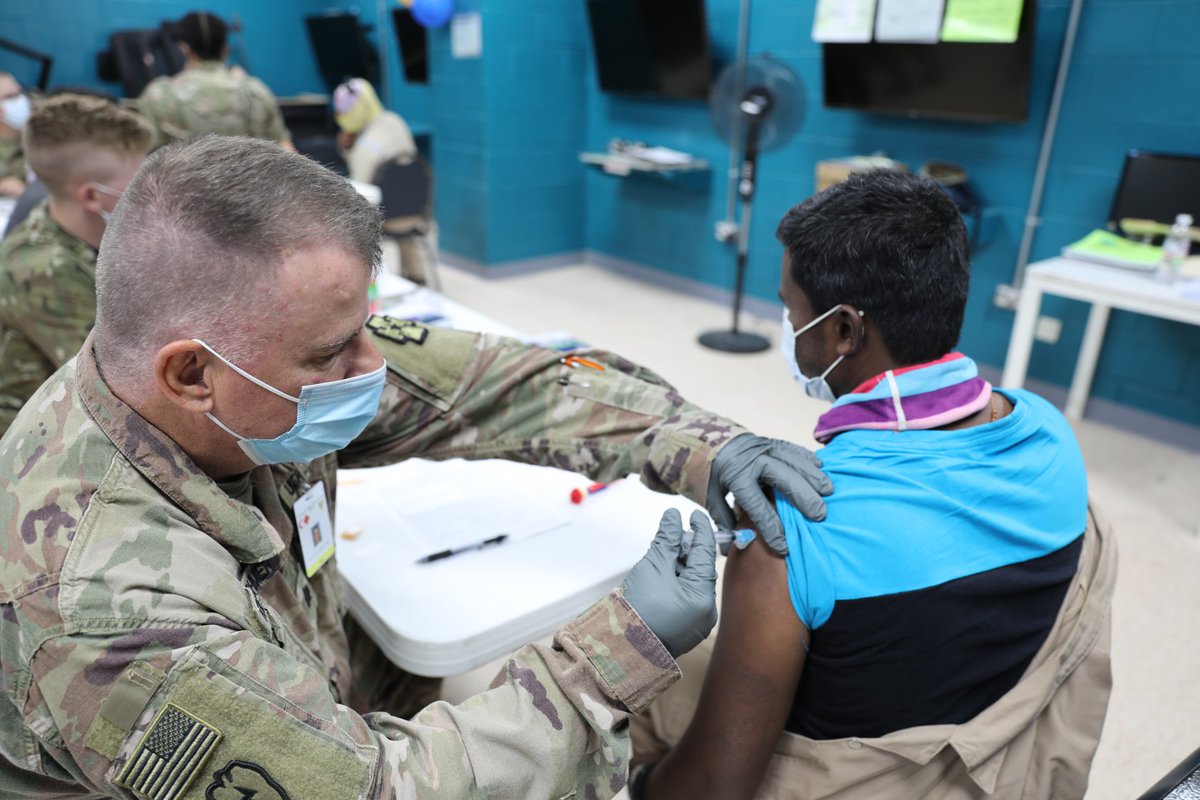 310Esc's tweet photo. Soldiers from 3rd Medical Command, continue COVID-19 vaccinations for Operation Med Spear at Camp Arifjan, Kuwait, June 16, 2021. COVID-19 vaccinations are offered not only to Soldiers but to DOD civilians and other country nationals. @USArmyReserve @usarmycentral @1stTSC https://t.co/IeiOA2dC4T