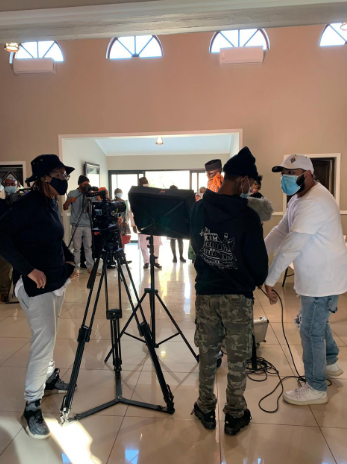 LenseverseCo's tweet photo. What a long day shooting Nigeria episode. It's been a lovely day. Thanks to the team. Lenseverse productions!! #jollofwars https://t.co/tLs1hliNnj