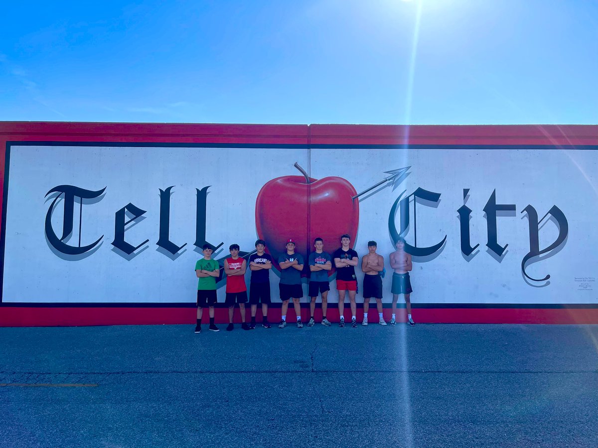 TellCityFB's tweet photo. Capstone Event and overall Breakfast Club Champions with 1170 points is Team 3! Team 3 is led by seniors @KeatonLloyd2 and @GageMeunier 

Team 3 was treated to breakfast and will receive their champion tshirts soon. 

#GoMarksmen https://t.co/UUwG22fM0D