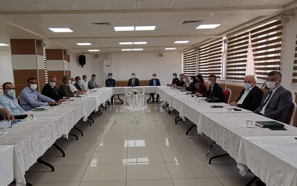 İlçe İdari Koordinasyon Toplantısı Kaymakam <a href="/CevdetErturkmen/">Cevdet Ertürkmen</a> başkanlığında Bafra Öğretmenevi toplantı salonunda, Belediye Başkan Vekili Şaban Hüryaşar ve daire müdürlerinin katılımı ile yapıldı.