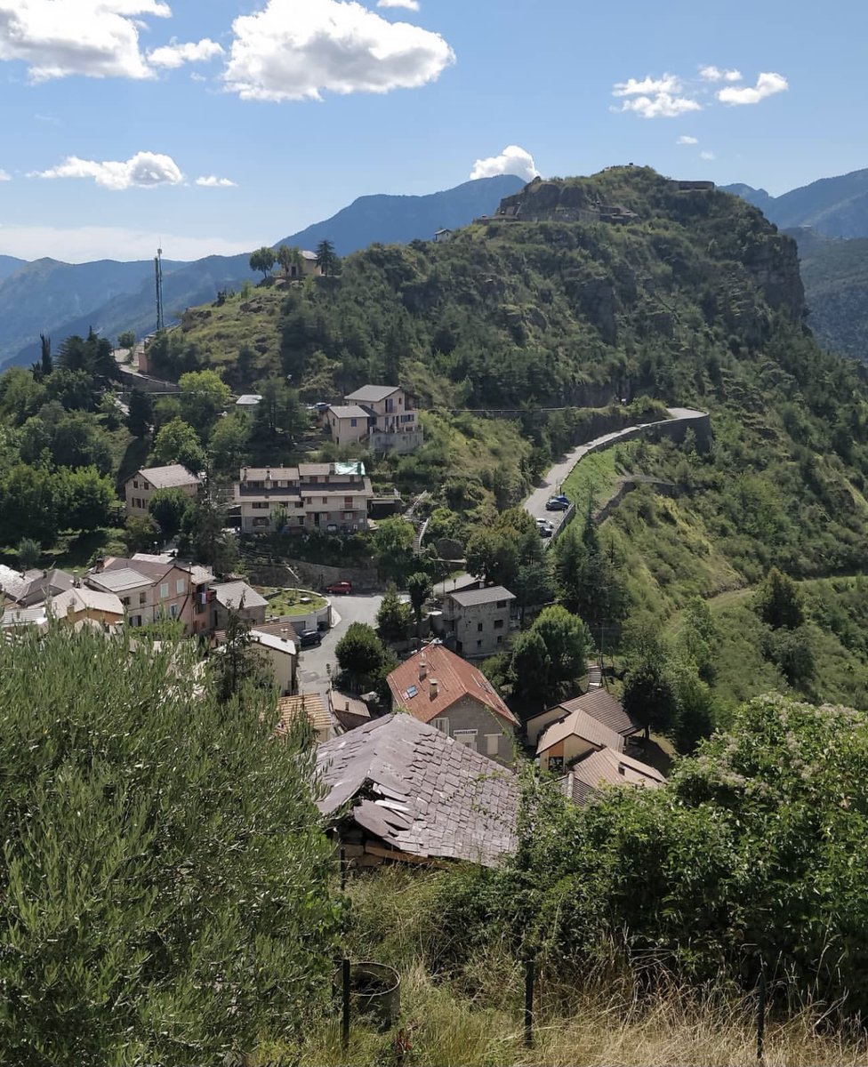 explorenca's tweet photo. Balade dans les sublimes ruelles pavées de Rimplas… LE village où il fait bon vivre ! 🥰
📷Jacquelyn.pearce (Instagram)
#ExploreNiceCotedAzur #Rimplas #JeudiPhoto #FenetreSurNiceCotedAzur #CotedAzurFrance #OnATousBesoinDuSud #JeRedécouvreLaFrance https://t.co/b13pYvCRbA