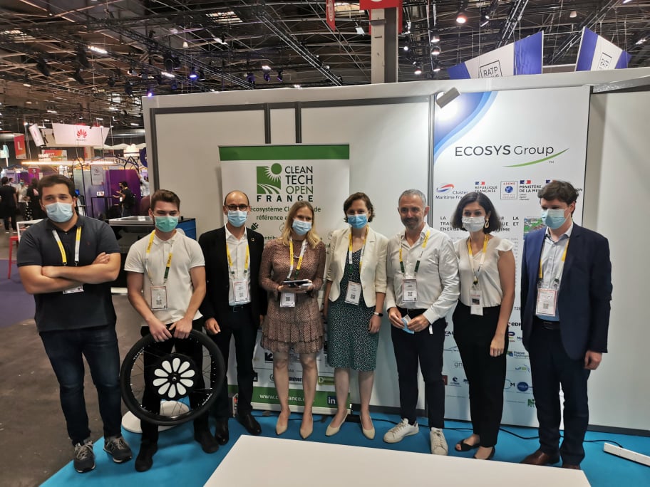 [<a href="/VivaTech/">Viva Technology</a>] Merci à <a href="/claire_waysand/">Claire Waysand</a> pour sa présence sur notre stand ! Nous sommes fiers d'avoir <a href="/ENGIEgroup/">ENGIE</a> comme #partenaire !

Présence également de <a href="/WINDmyROOF/">WIND my ROOF</a> avec <a href="/AntoineBrichot/">Antoine Brichot</a> et <a href="/teebike_wheel/">Teebike</a> avec Rémi Paris , lauréats du <a href="/cleantechopenFR/">Cleantech Open FR</a>.