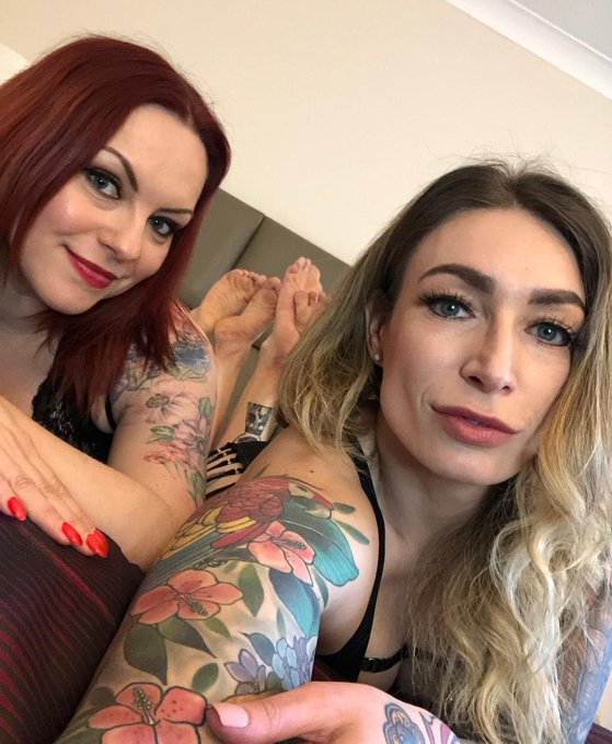 2 pic. Happy birthday beautiful Queen @Ava_Austen love you lots 🍾🥳😘 https://t.co/RzAAghweJc