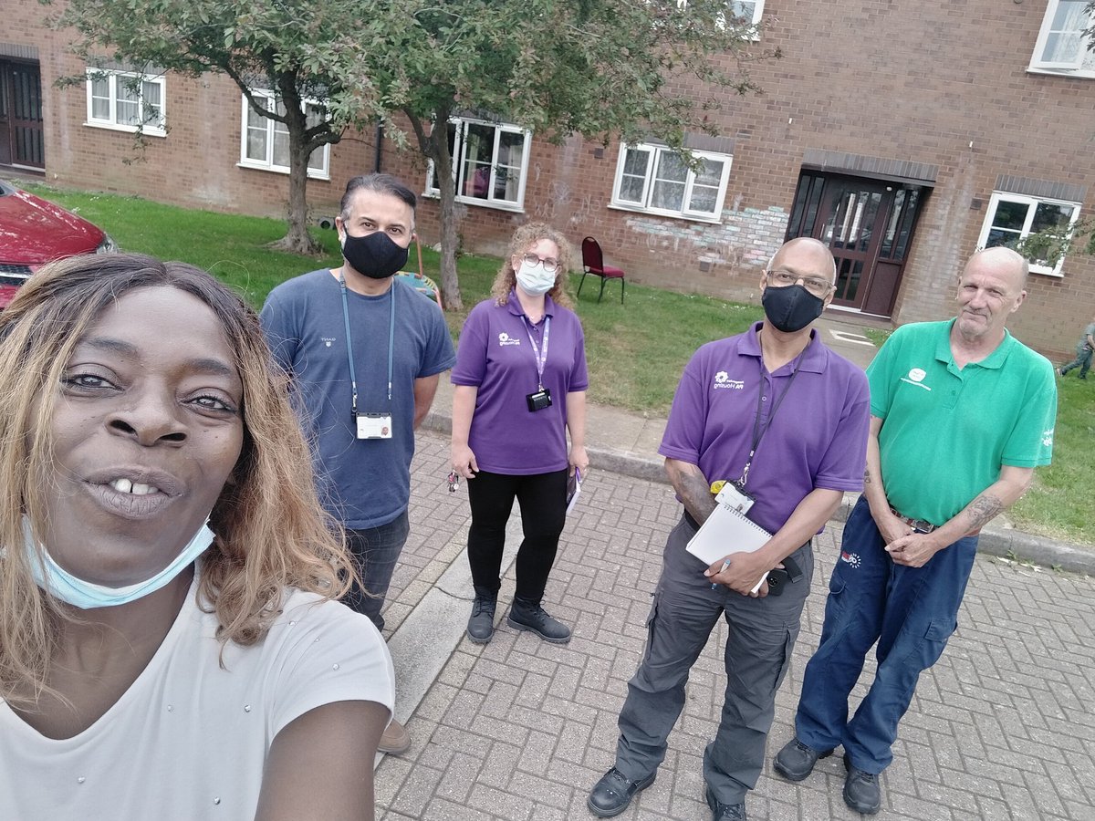 Consulting our residents in Kettering nhood 21 regarding improing the parking and installing a bike shed #teampurple @pa_housing