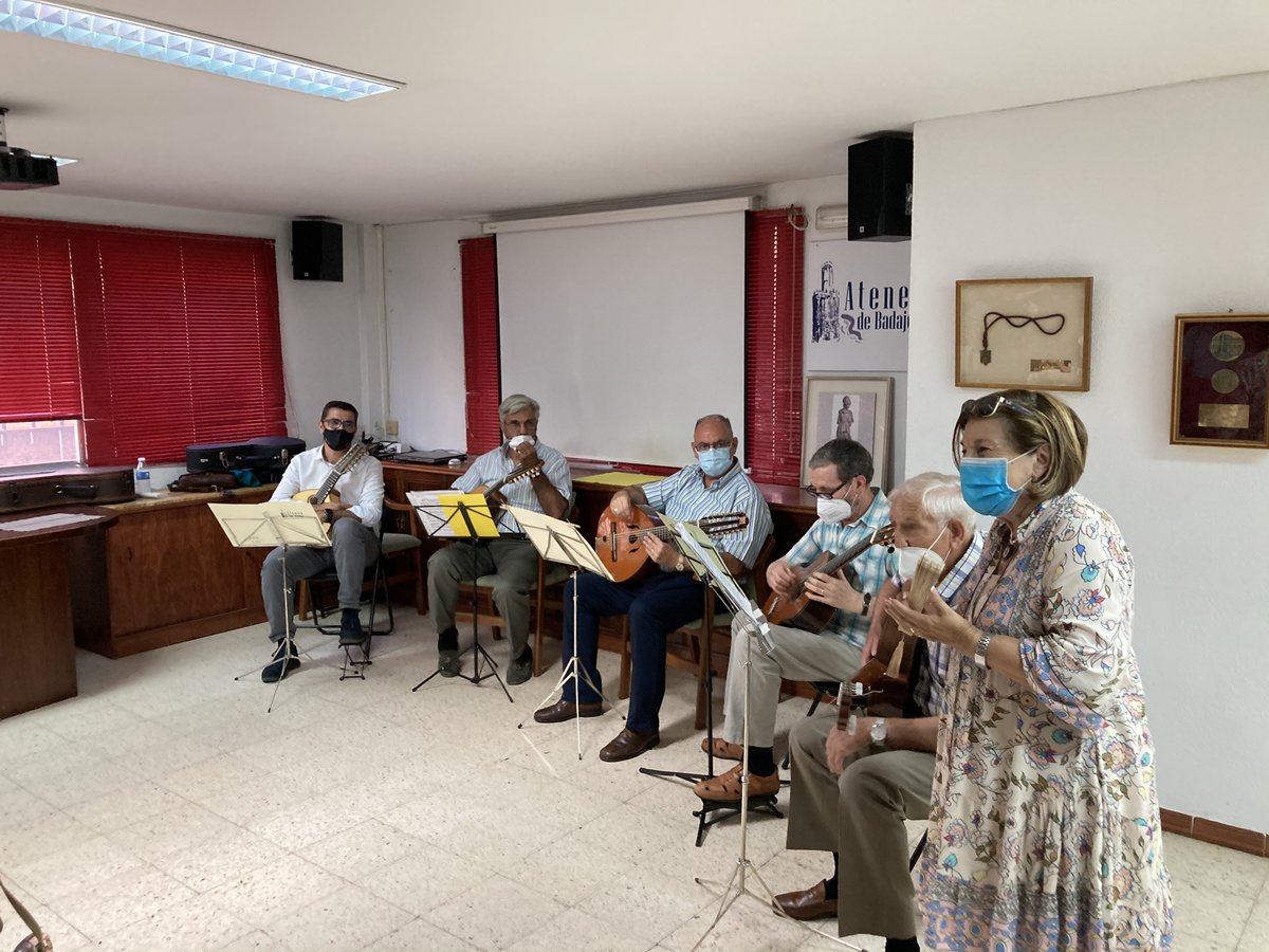 Gracias al grupo de cuerda "Pulso y Púa" por amenizar con sus canciones la tarde de ayer en el <a href="/AteneodeBadajoz/">Ateneo de Badajoz</a> .

#cultura #música #ateneo #badajoz